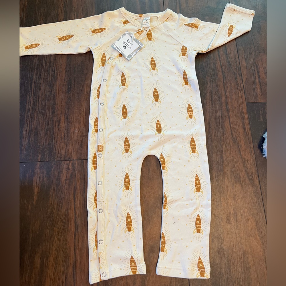 Kate Quinn 18-24m NWT Spaceship romper/sleeper